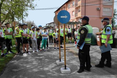 Kako pravilno peljemo skozi krožišče s